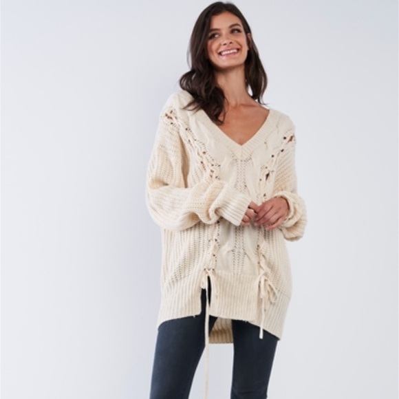 ๐ Beige v neck cable knit drawstring sweater - Picture 2 of 4